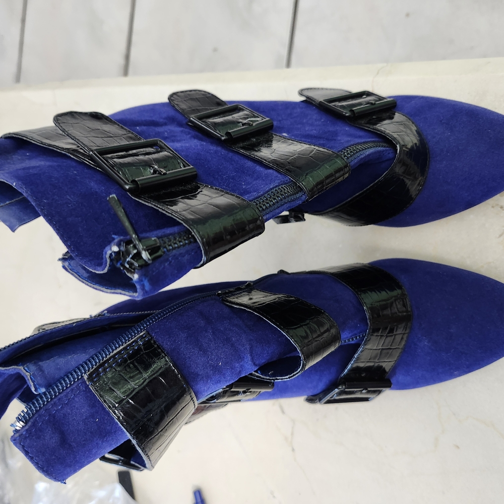 Stylish Blue Heels with Black Straps